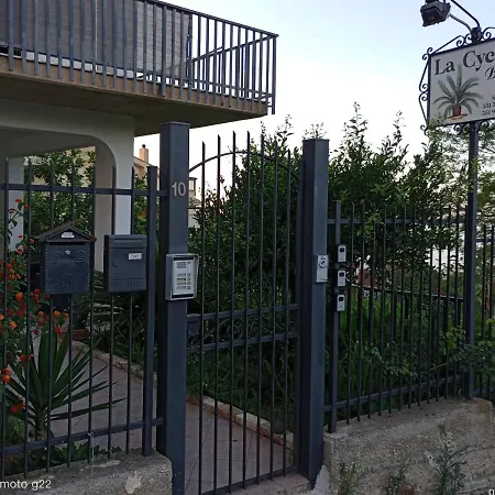 La Cycas Bed & Breakfast *